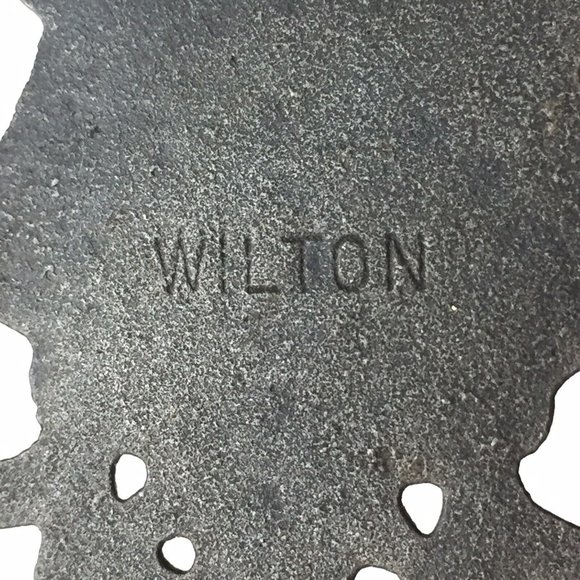 Wilton Cast Iron Metal Sad Trivet Footed Spoon Rest Ornate Painted Star Heart - Picture 7 of 10